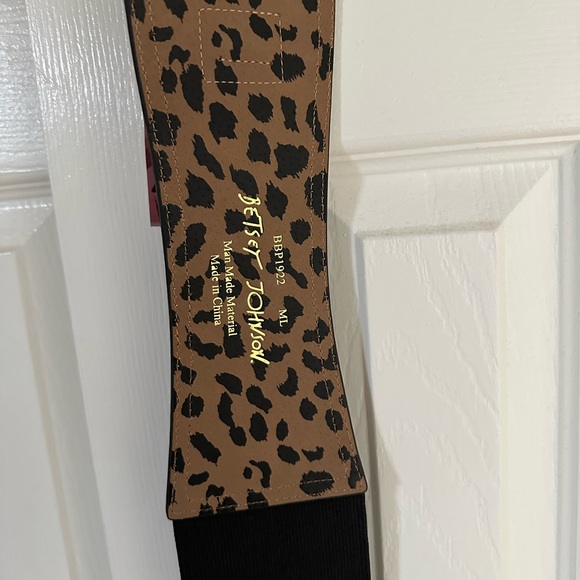 NWT Betsey Johnson Houndstooth stretch belt, red & black. Size M/L - Picture 5 of 6